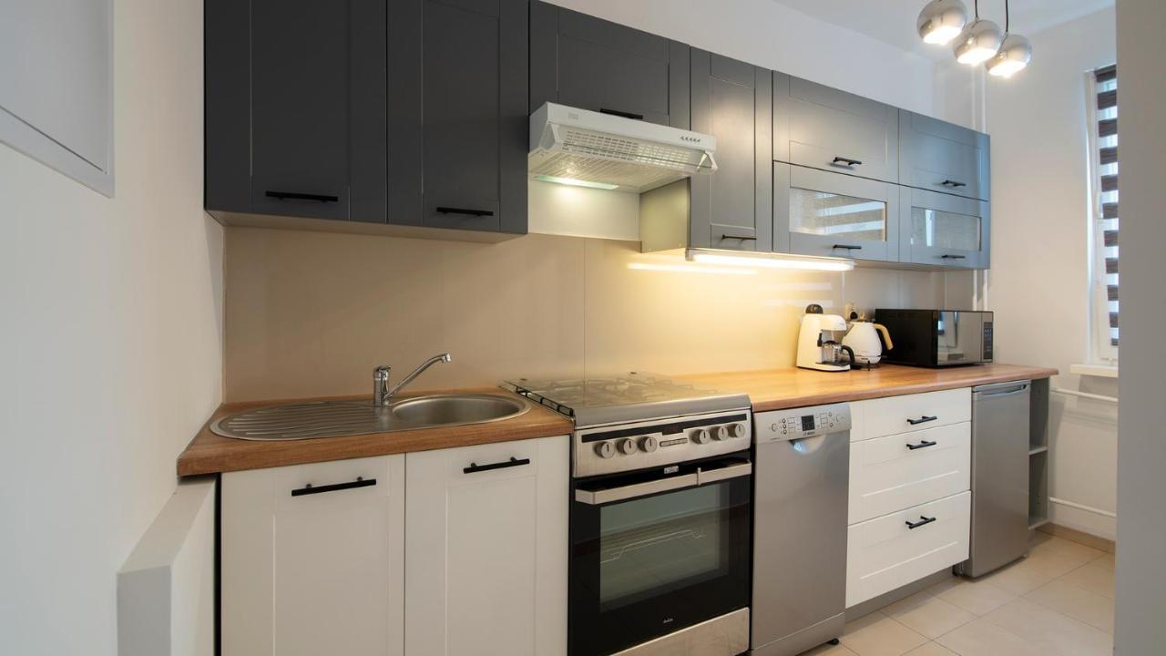 Manhatan 4 Apartment